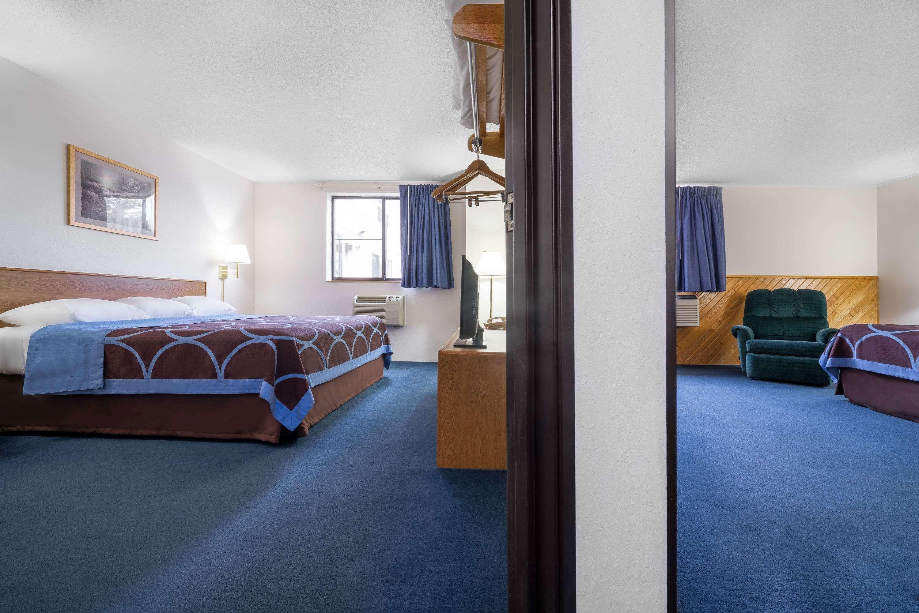 Super 8 by Wyndham Park Rapids Hotel Bagian luar foto