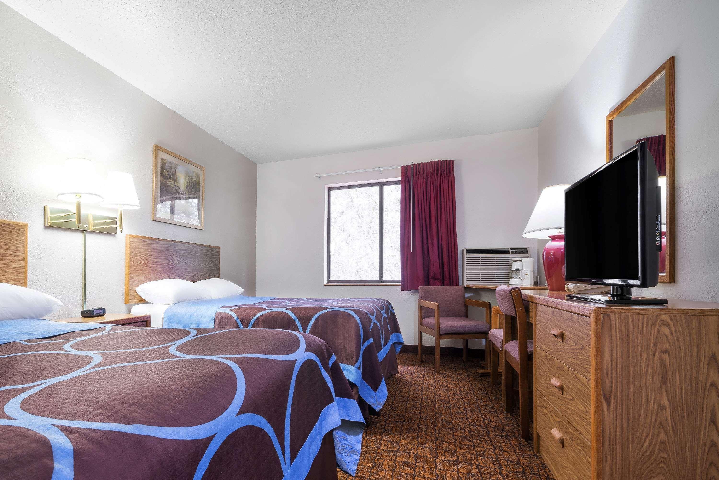 Super 8 by Wyndham Park Rapids Hotel Bagian luar foto