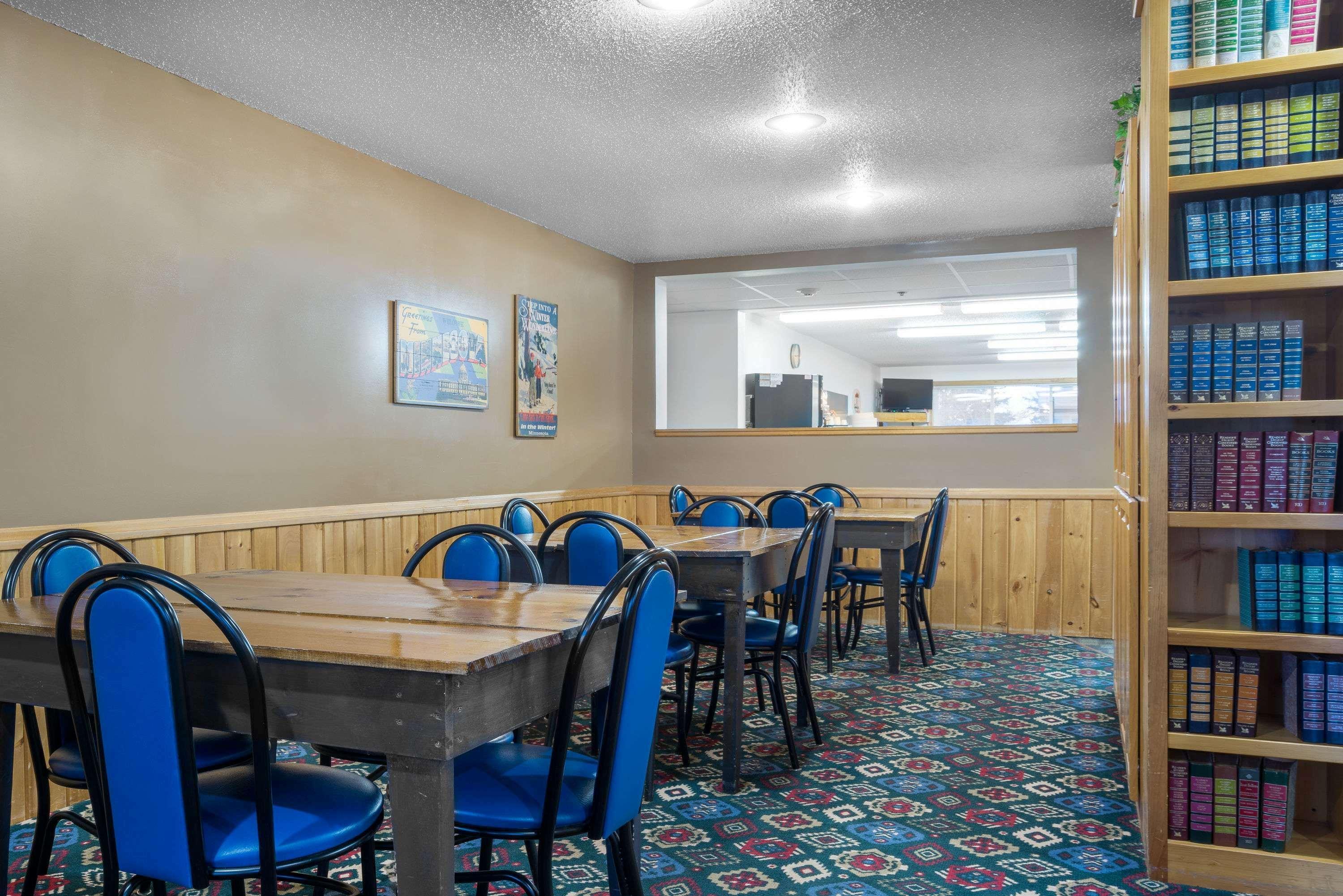 Super 8 by Wyndham Park Rapids Hotel Bagian luar foto