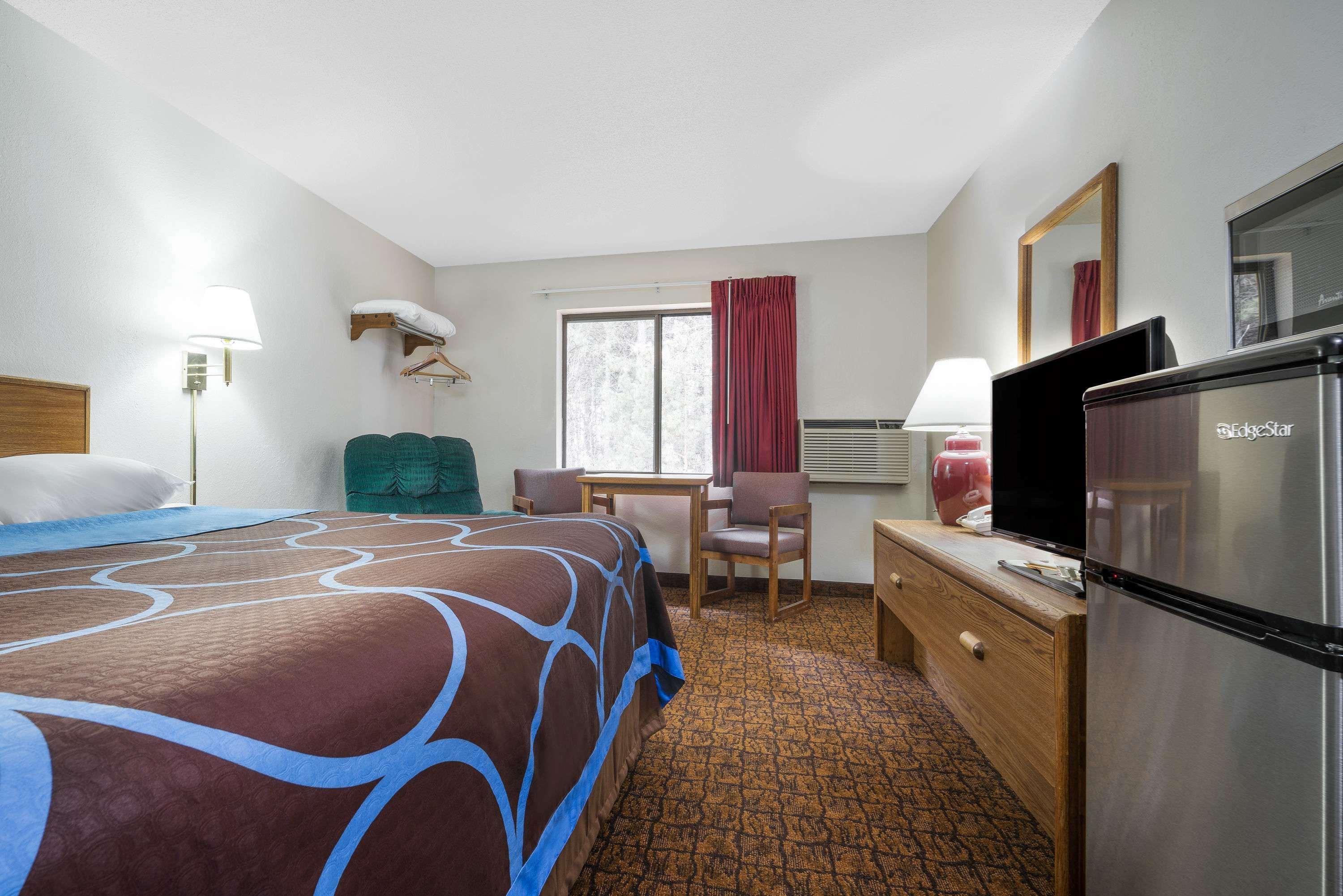 Super 8 by Wyndham Park Rapids Hotel Bagian luar foto