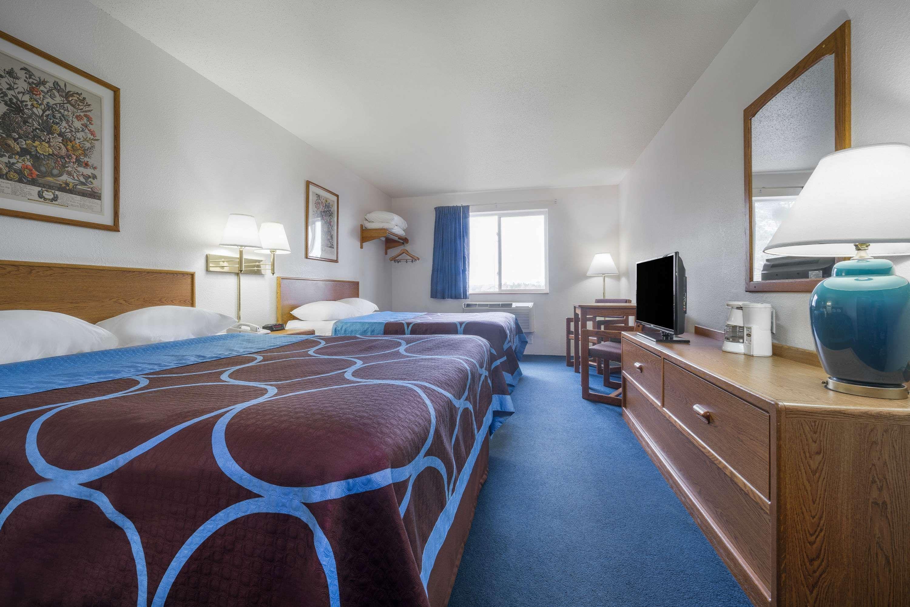 Super 8 by Wyndham Park Rapids Hotel Bagian luar foto