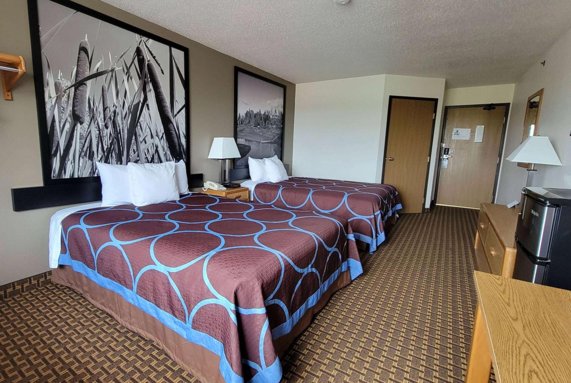 Super 8 by Wyndham Park Rapids Hotel Bagian luar foto