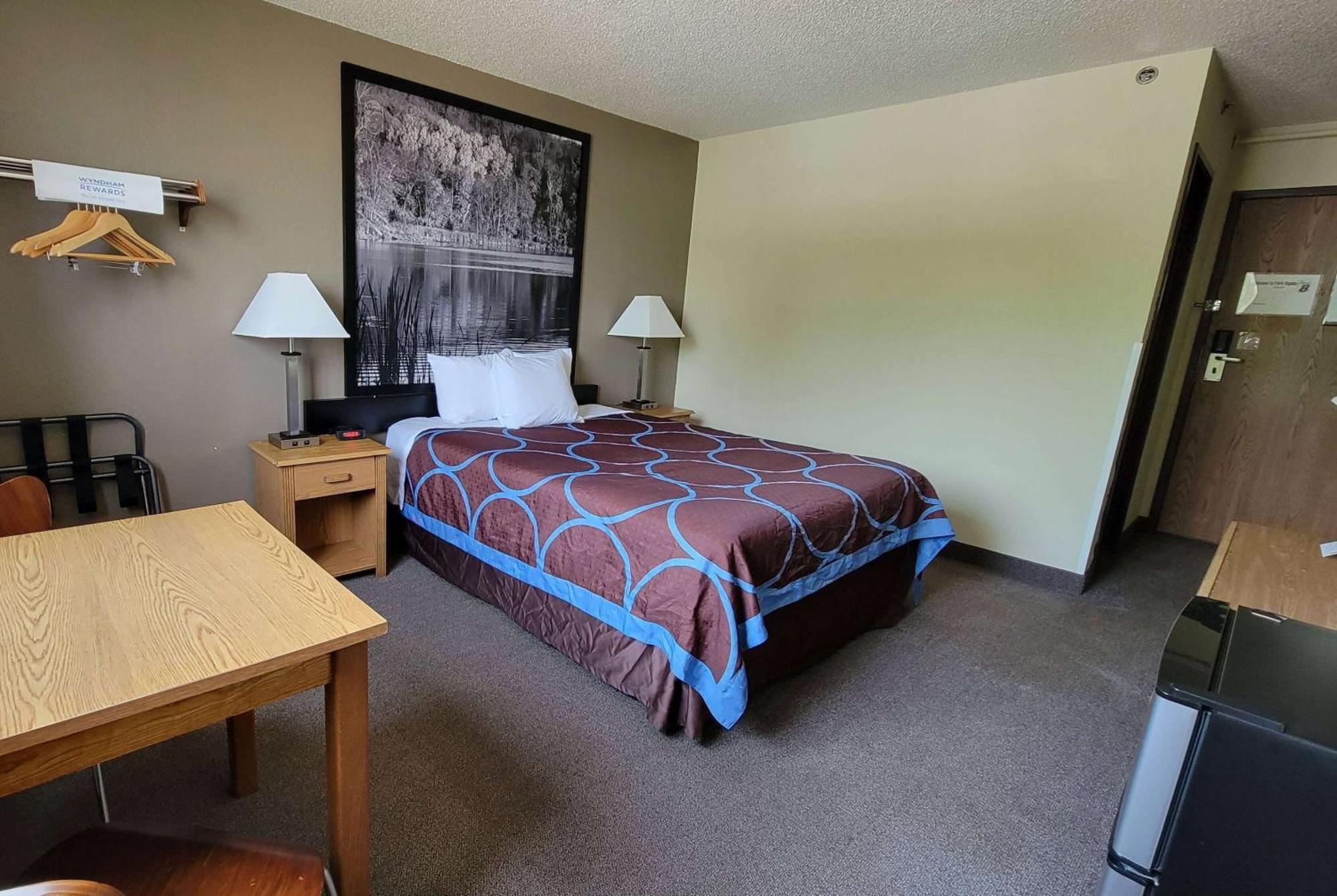 Super 8 by Wyndham Park Rapids Hotel Bagian luar foto