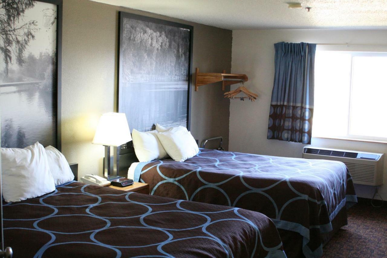 Super 8 by Wyndham Park Rapids Hotel Bagian luar foto