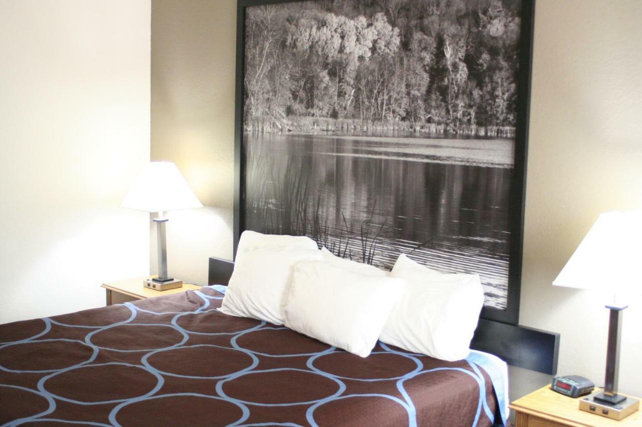 Super 8 by Wyndham Park Rapids Hotel Bagian luar foto